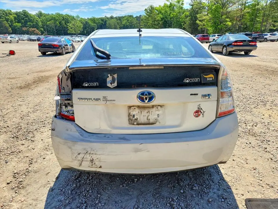 2010 TOYOTA PRIUS III  