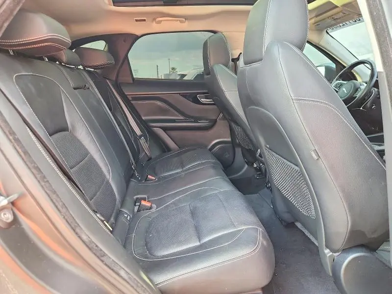 2017 JAGUAR F-PACE R - SPORT  