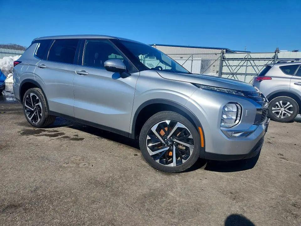 2022 MITSUBISHI OUTLANDER ES  