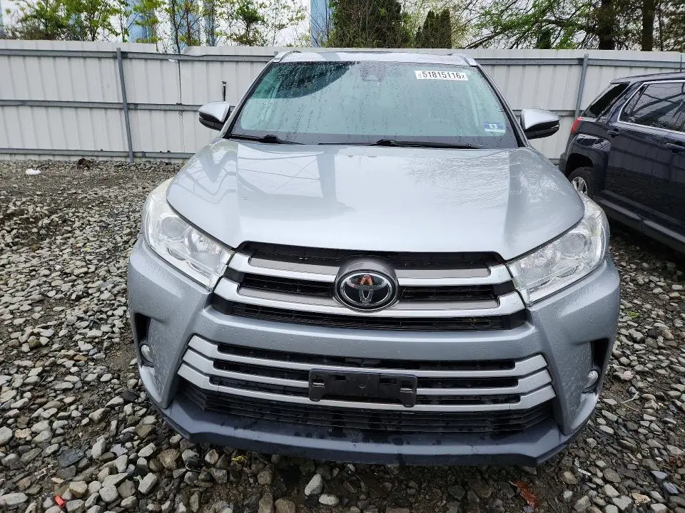 2019 TOYOTA HIGHLANDER XLE  