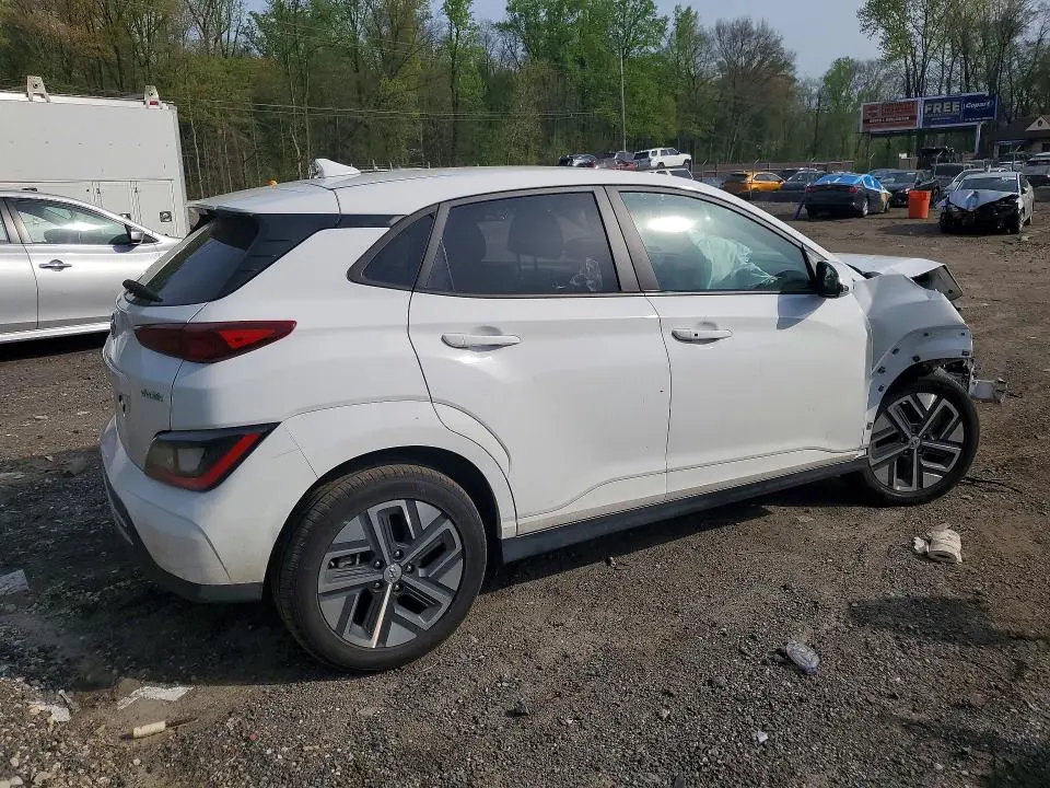 2023 HYUNDAI KONA SE  