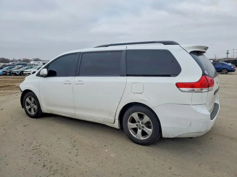 2011 TOYOTA SIENNA LE  