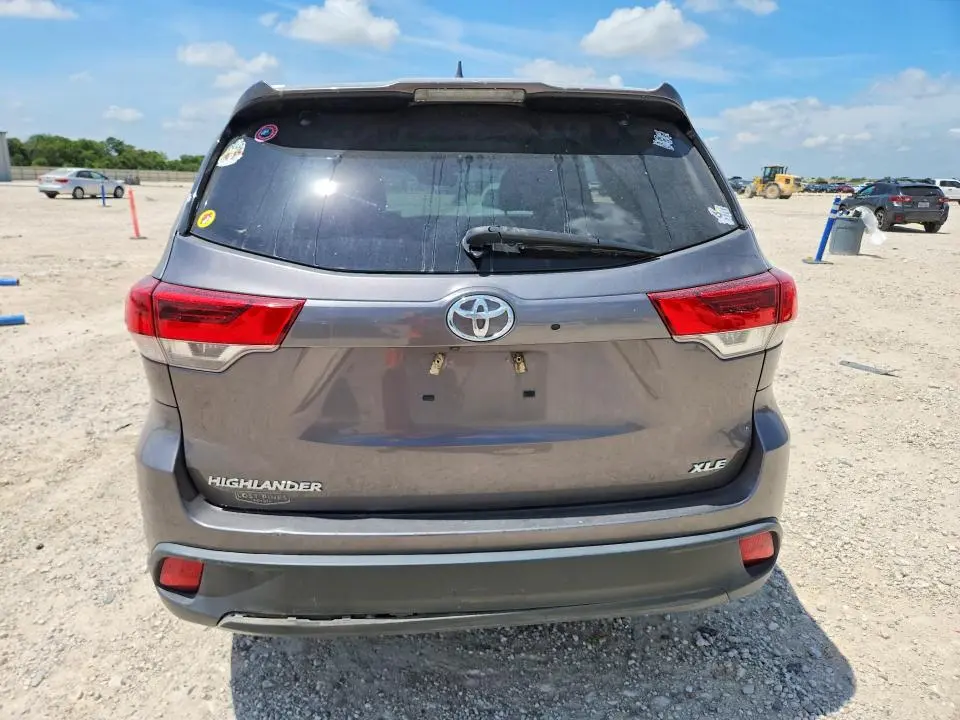 2018 TOYOTA HIGHLANDER XLE  