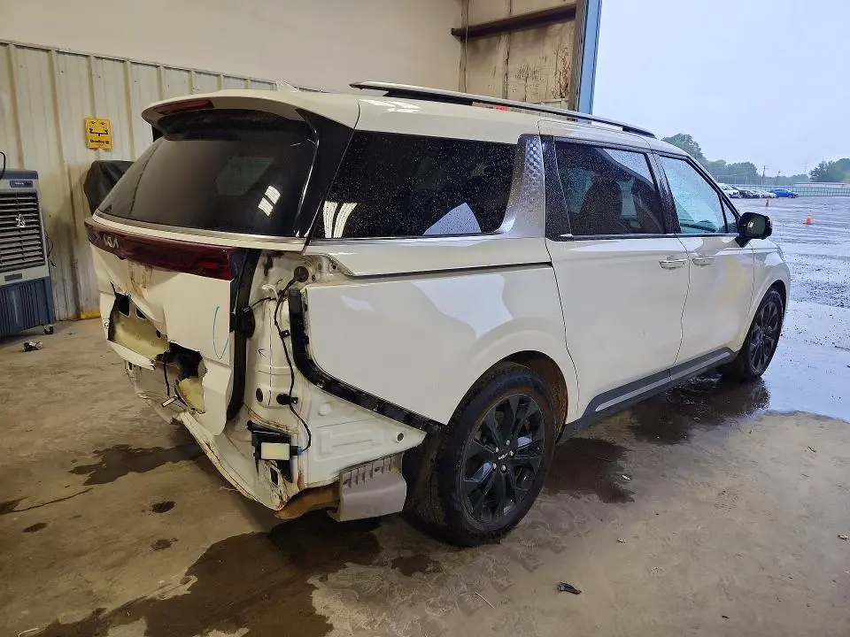 2023 KIA CARNIVAL SX  
