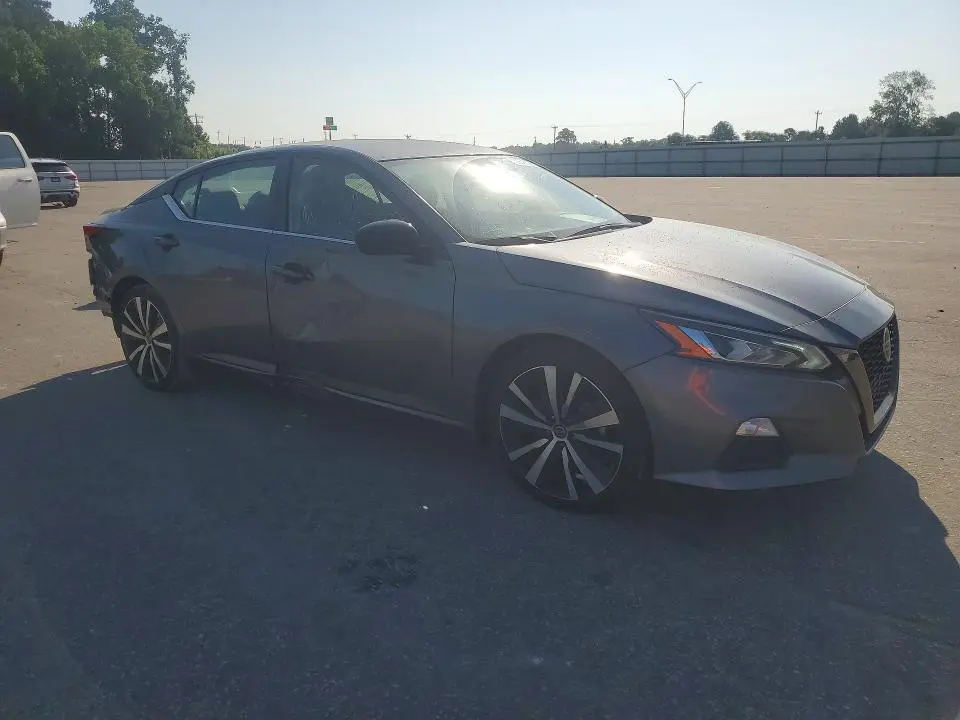 2022 NISSAN ALTIMA SR  