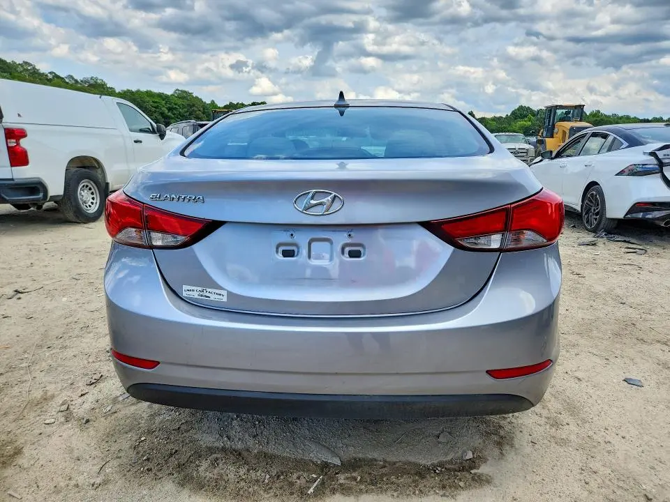 2015 HYUNDAI ELANTRA SE  