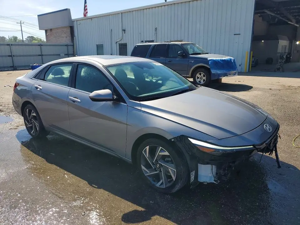 2025 HYUNDAI ELANTRA SEL  