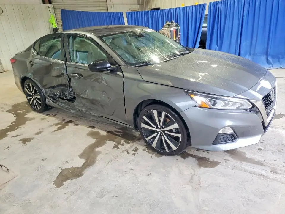 2021 NISSAN ALTIMA SR  