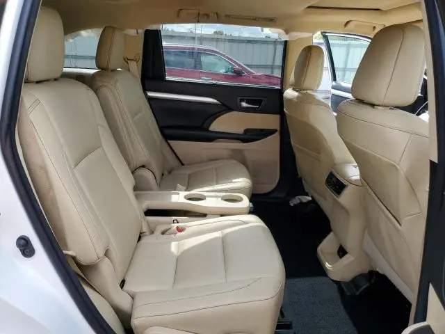2018 TOYOTA HIGHLANDER SE  