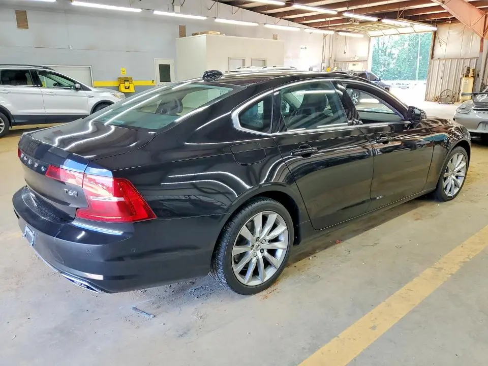 2017 VOLVO S90 T6 MOMENTUM  