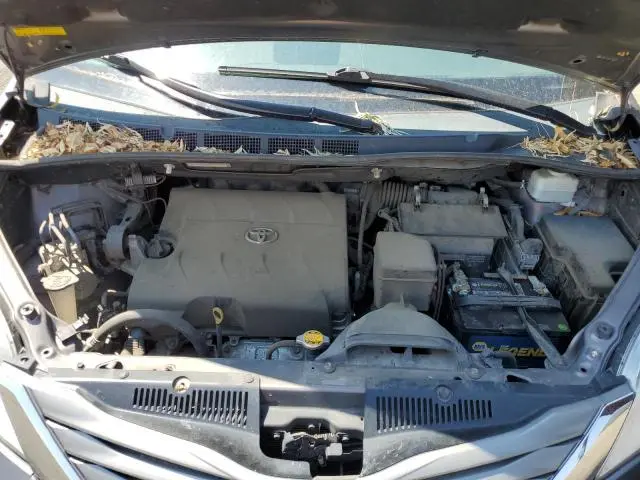 2012 TOYOTA SIENNA XLE  