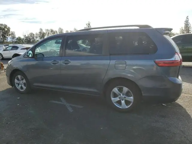 2017 TOYOTA SIENNA LE  