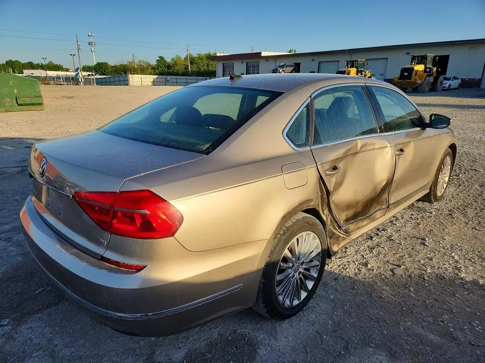 2016 VOLKSWAGEN PASSAT SE  