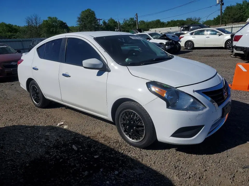 2019 NISSAN VERSA SV  