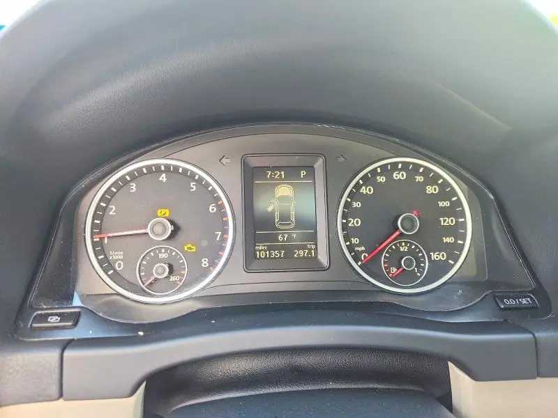 2011 VOLKSWAGEN TIGUAN S  