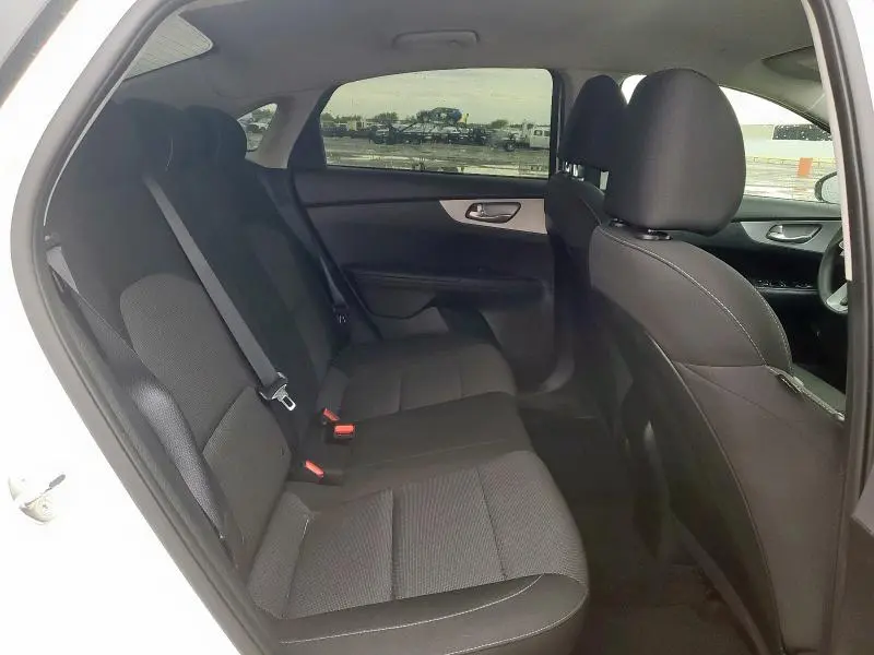 2023 KIA FORTE LX  