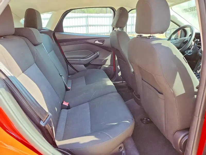 2015 FORD FOCUS SE  