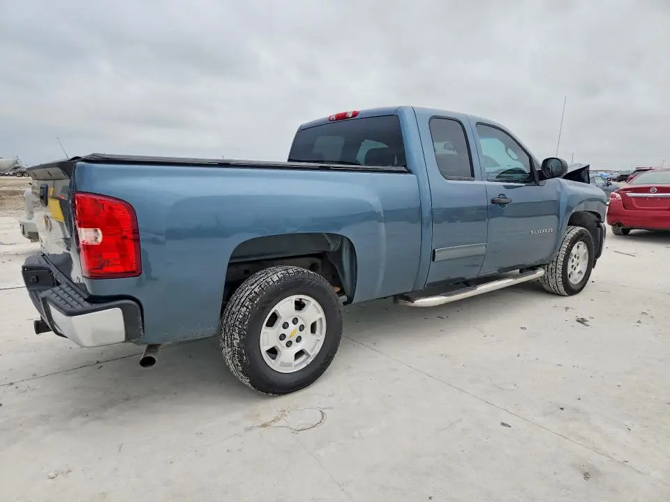 2011 CHEVROLET SILVERADO C1500 LT  