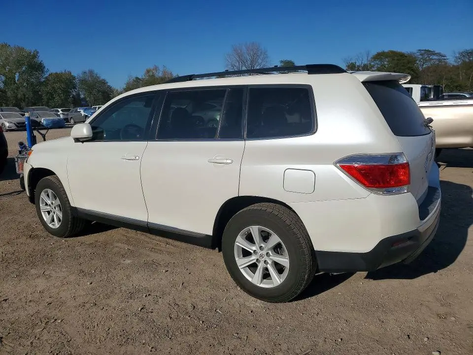 2013 TOYOTA HIGHLANDER SE  