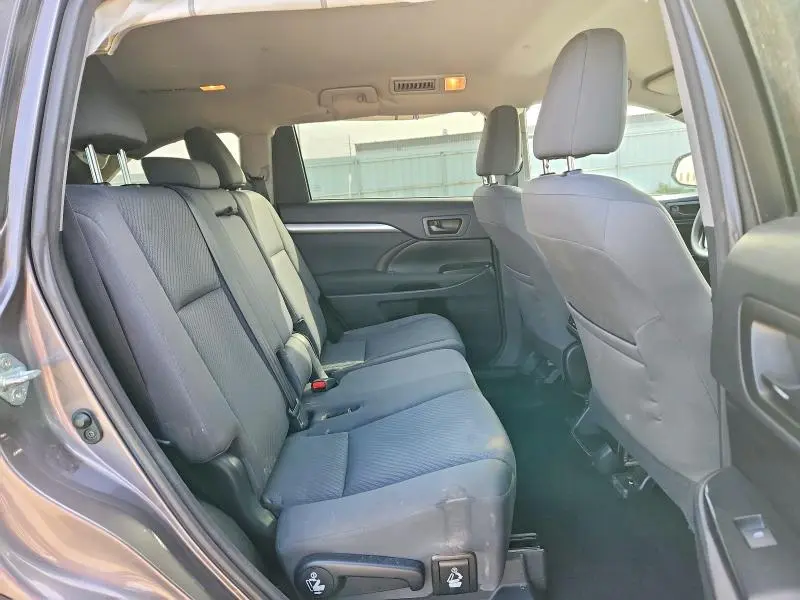 2016 TOYOTA HIGHLANDER LE  