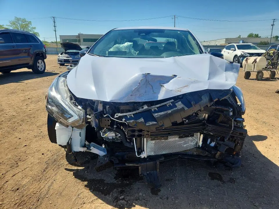 2024 NISSAN VERSA SR  