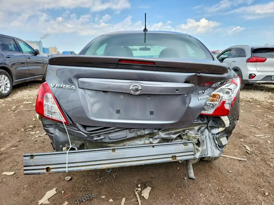 2018 NISSAN VERSA SV  