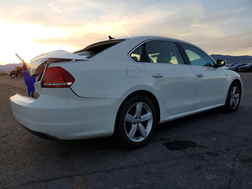 2015 VOLKSWAGEN PASSAT S  