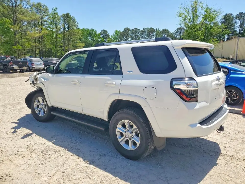 2024 TOYOTA 4RUNNER SR5  