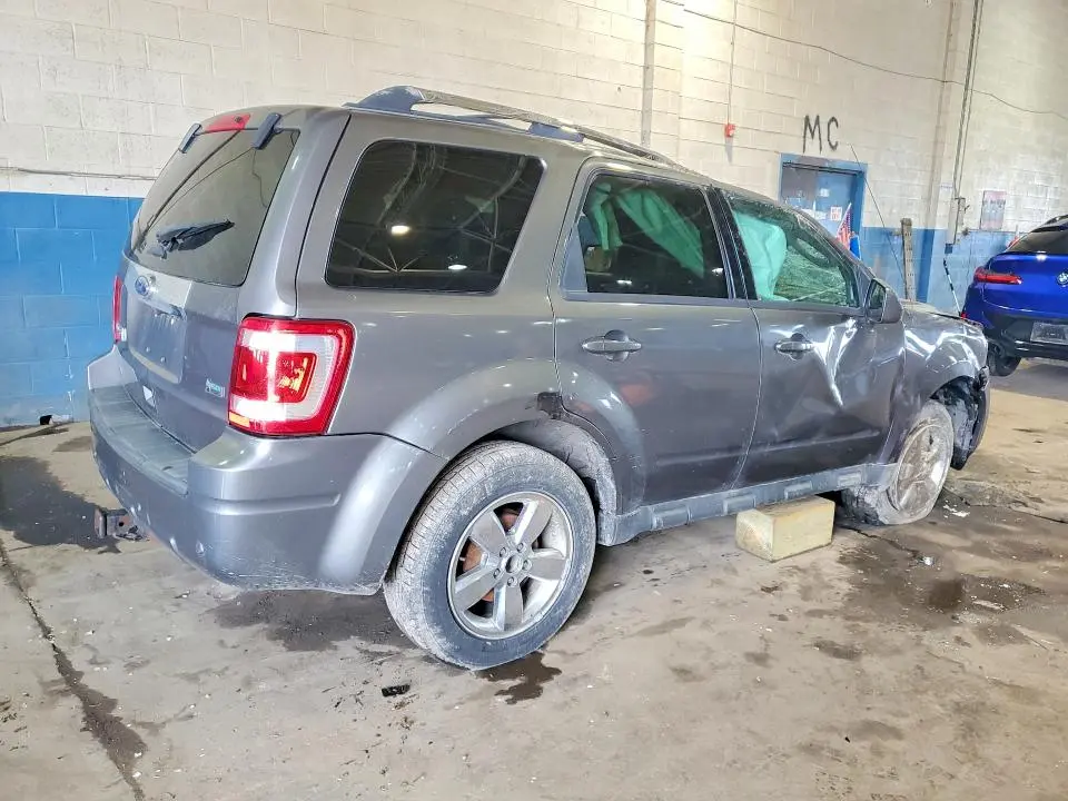 2011 FORD ESCAPE LIMITED  