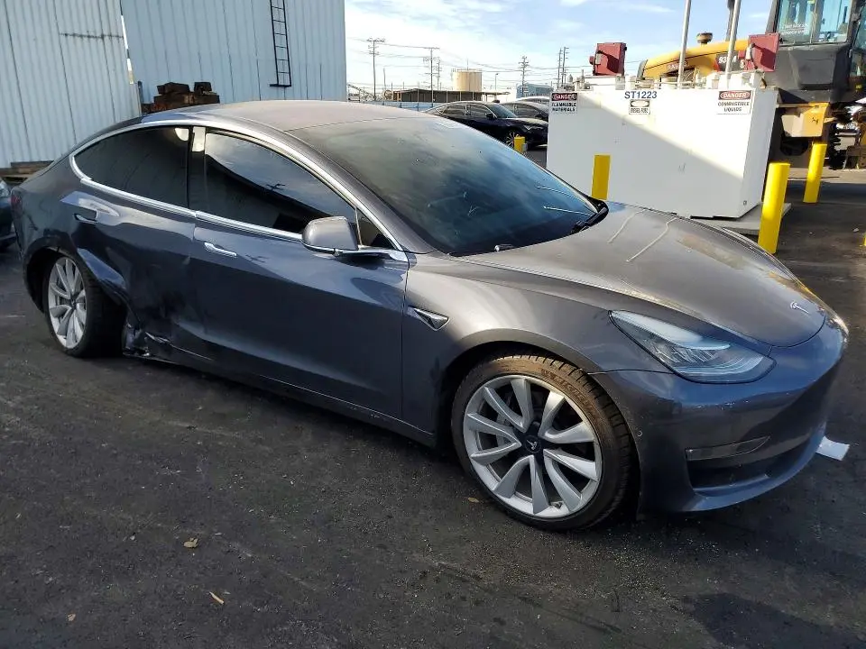2018 TESLA MODEL 3   