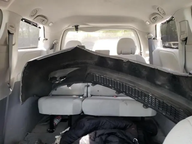 2013 TOYOTA SIENNA LE  