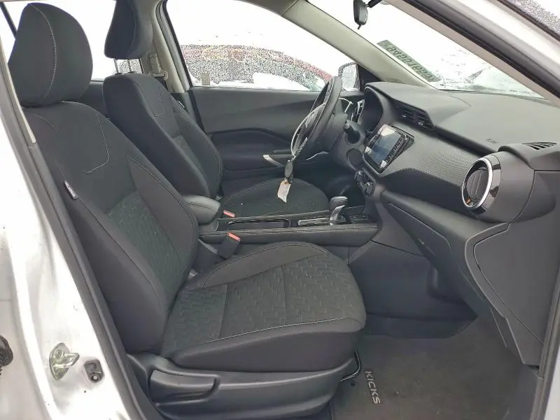 2022 NISSAN KICKS SV  