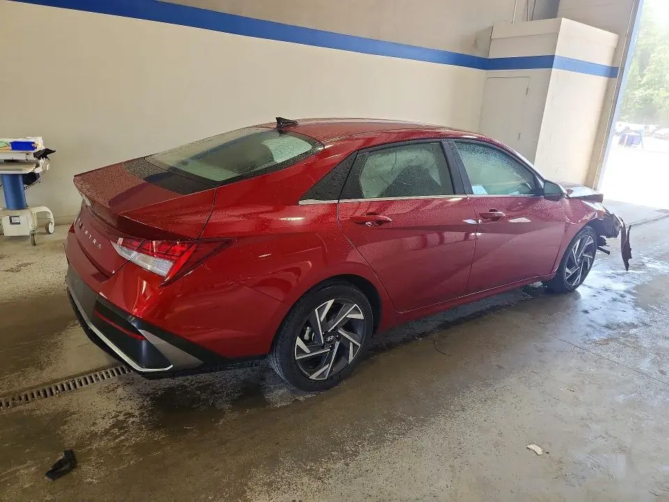 2025 HYUNDAI ELANTRA SEL  