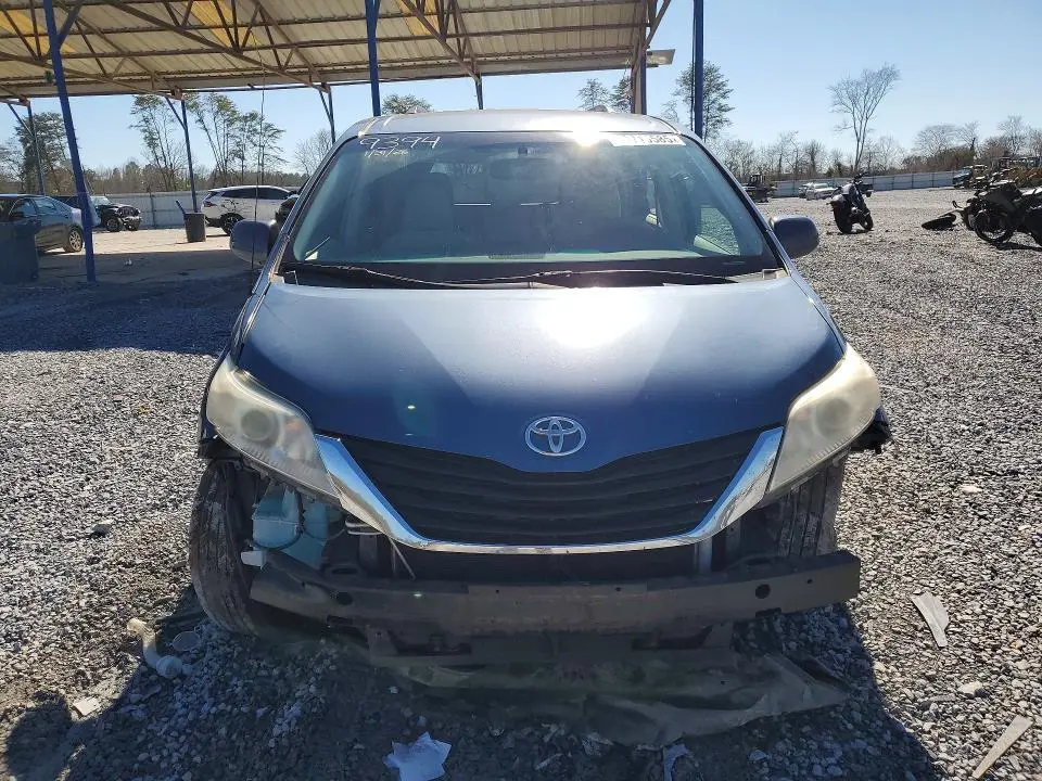 2014 TOYOTA SIENNA LE  