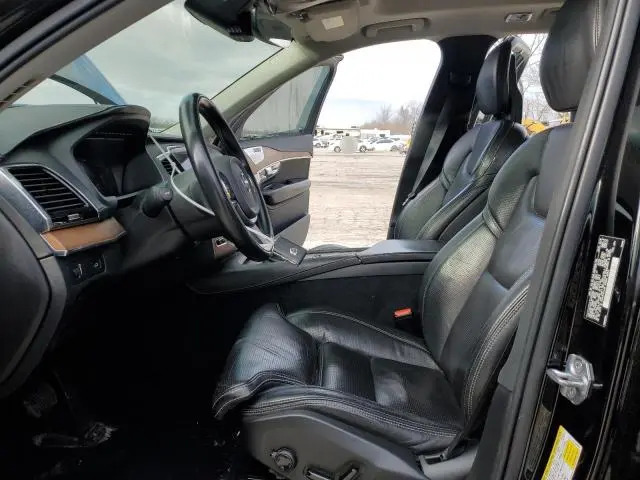 2017 VOLVO XC90 T6  