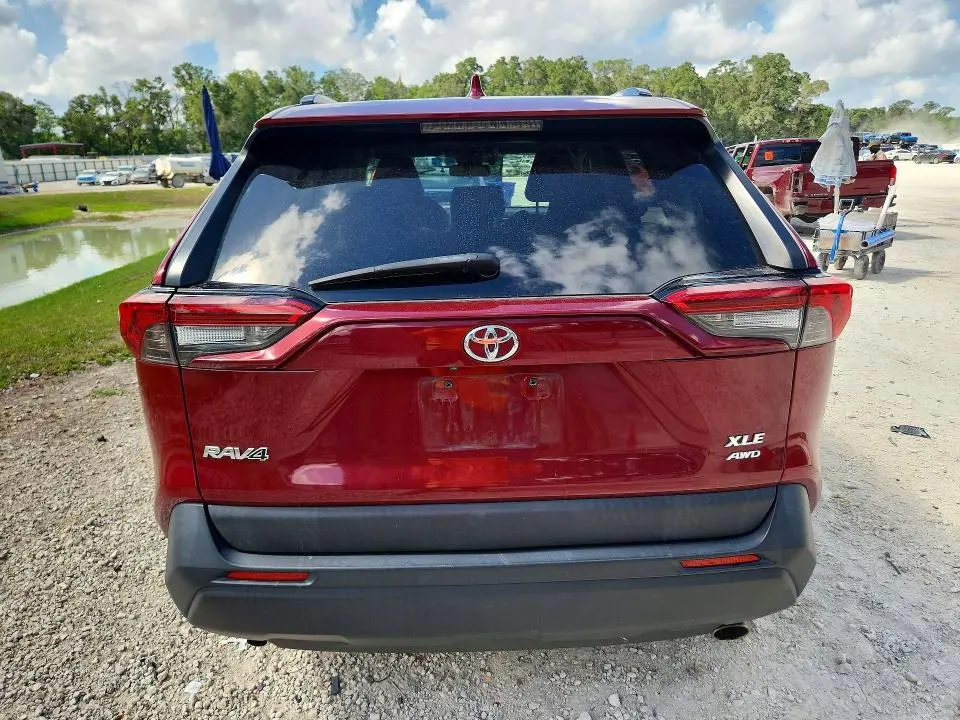 2020 TOYOTA RAV4 XLE  
