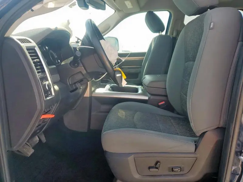 2016 RAM 1500 SLT