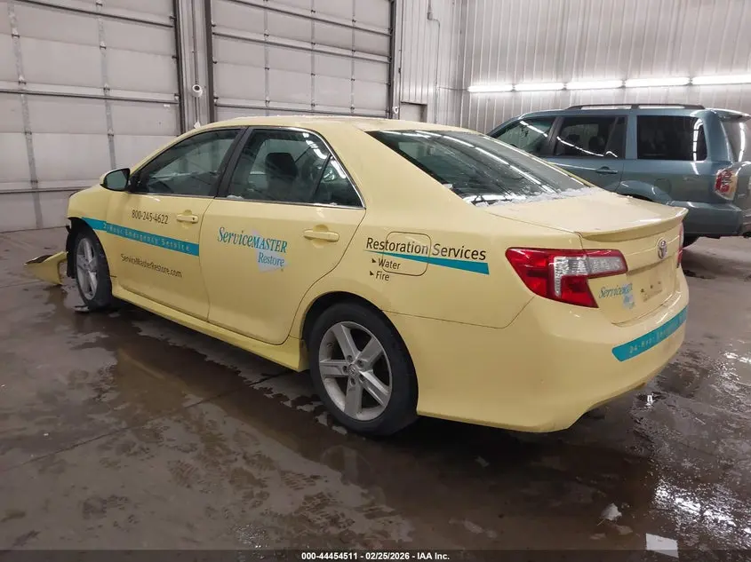 2014 TOYOTA CAMRY SE