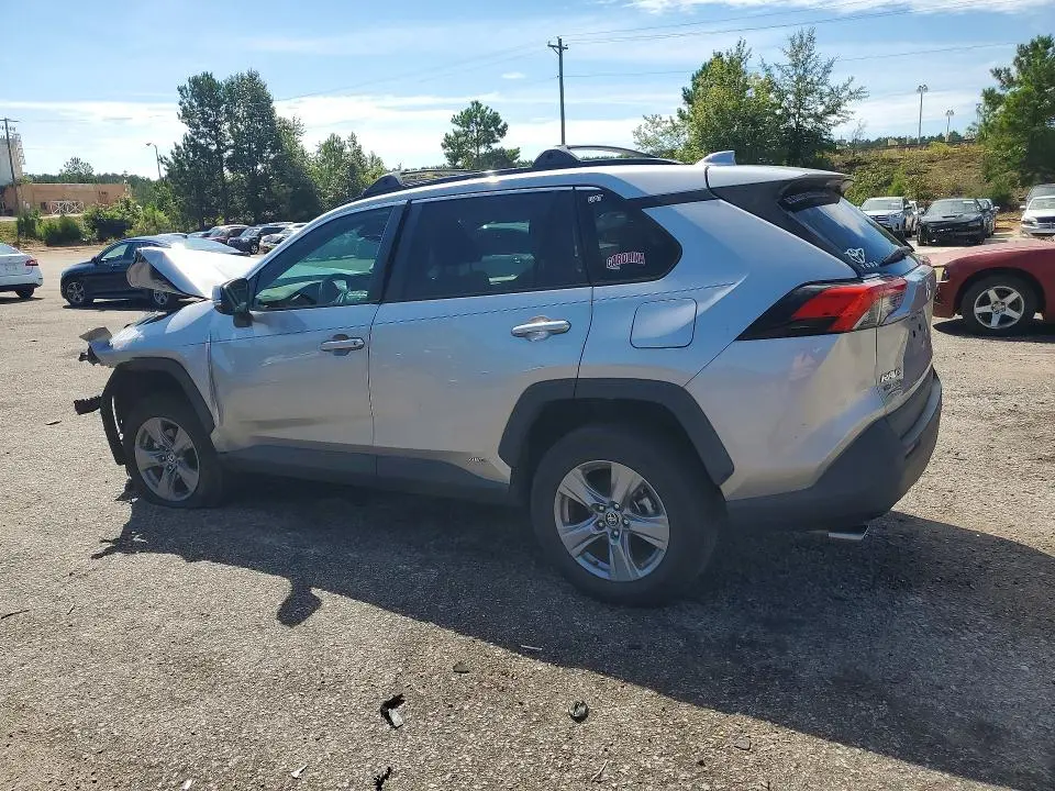 2022 TOYOTA RAV4 XLE  