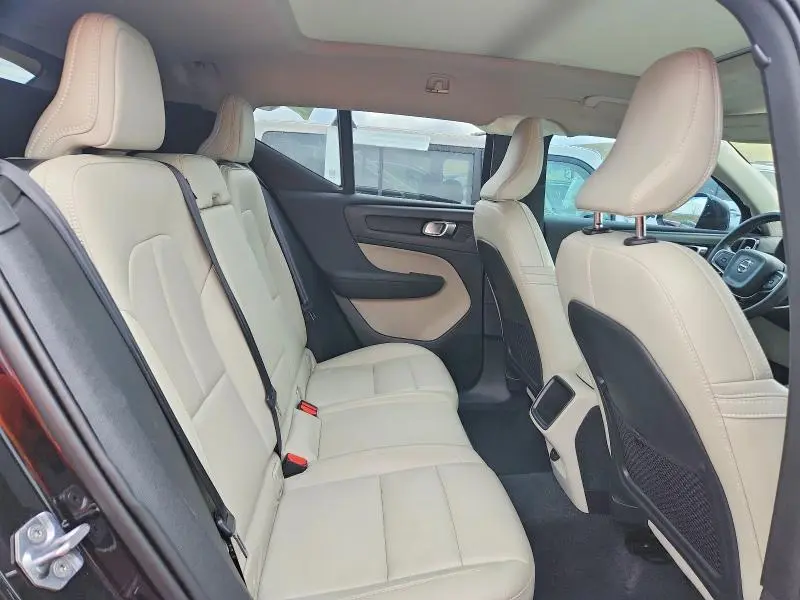 2020 VOLVO XC40 T5 MOMENTUM  