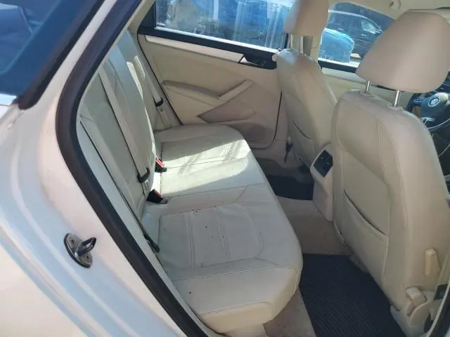 2013 VOLKSWAGEN PASSAT SE