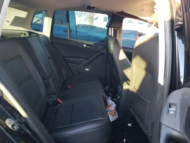 2011 VOLKSWAGEN TIGUAN S  
