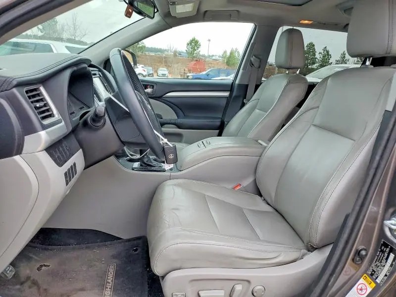 2016 TOYOTA HIGHLANDER XLE  