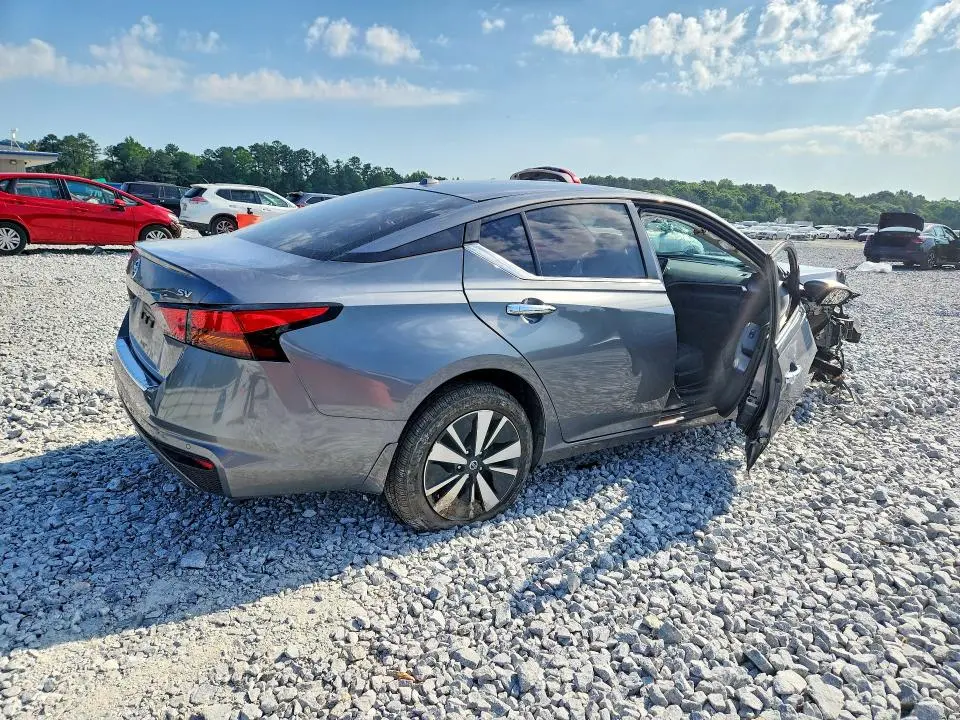 2022 NISSAN ALTIMA SV  
