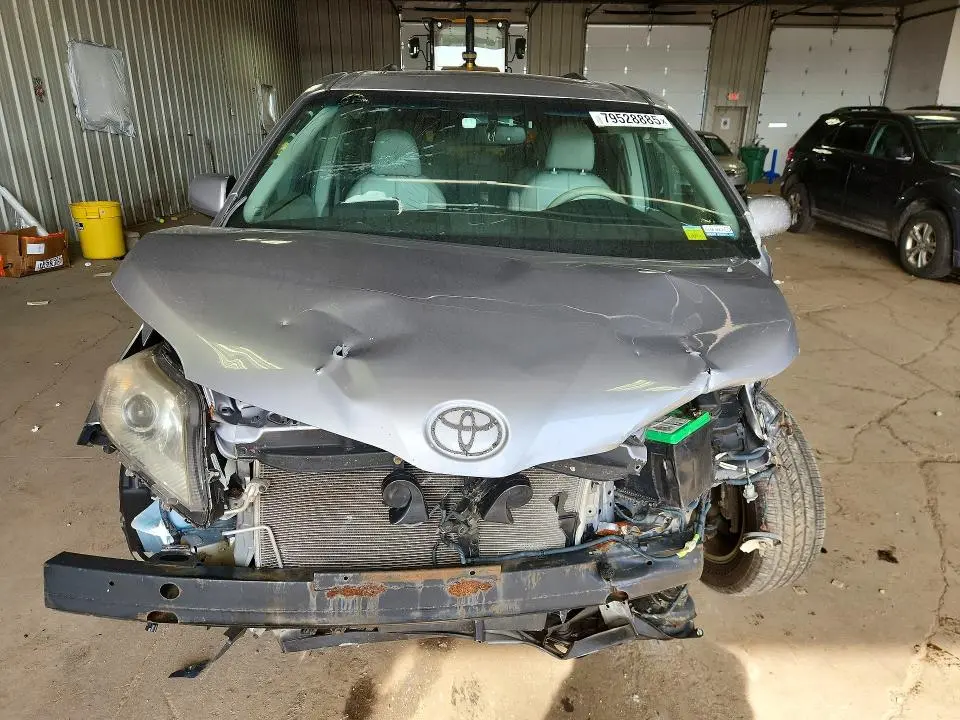 2011 TOYOTA SIENNA XLE 7-PASSENGER  