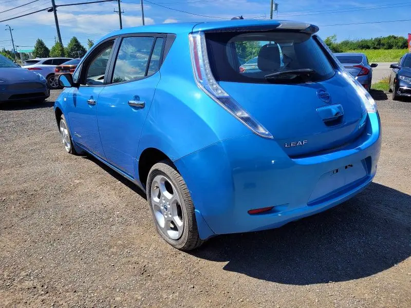 2011 NISSAN LEAF SV  