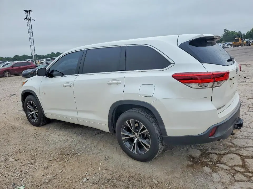 2017 TOYOTA HIGHLANDER LE  