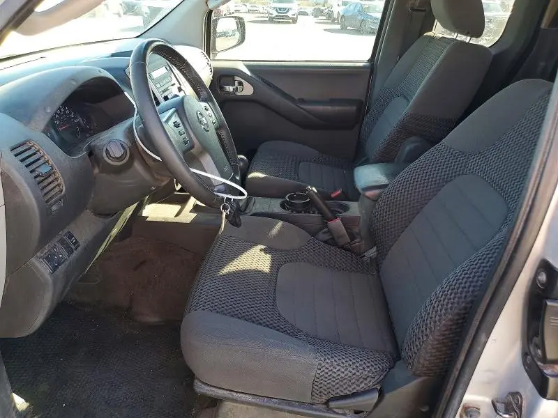 2011 NISSAN FRONTIER SV  