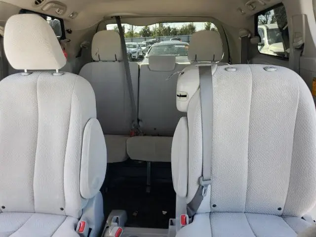 2014 TOYOTA SIENNA LE  