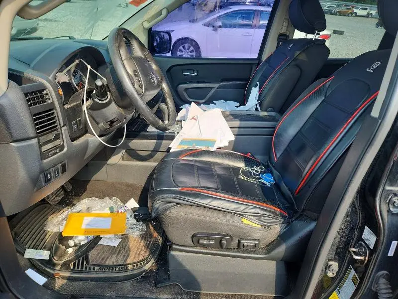 2015 NISSAN TITAN SV  